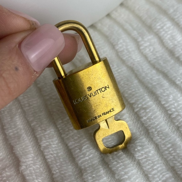 #311 Louis Vuitton Lock and Key - Picture 4 of 4